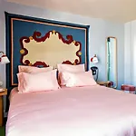 De La Boetie Hotel
