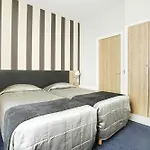 De La Boetie 4* Paris