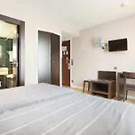 De La Boetie Hotel Paris