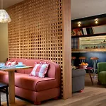 De La Boetie 4*