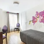 De La Boetie 4* Paris