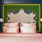 De La Boetie 4* Paris