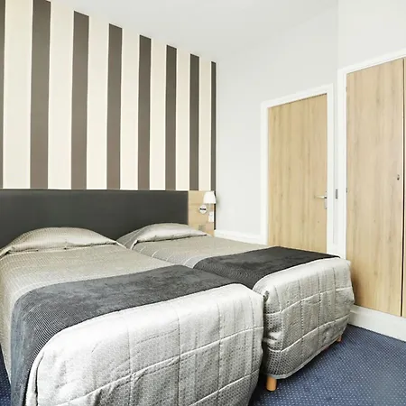 De La Boetie 4* Paris