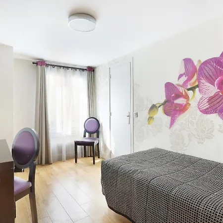 De La Boetie 4* Paris